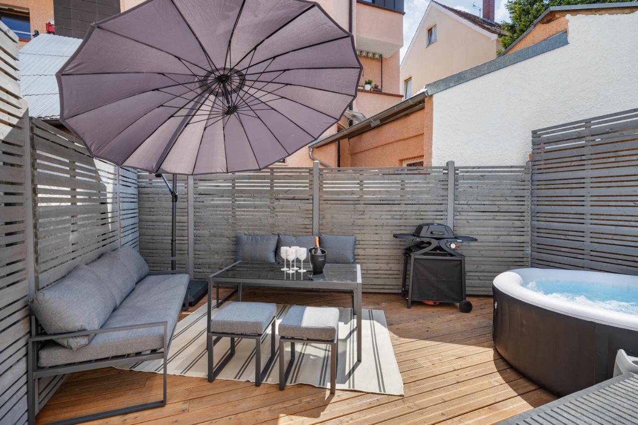 Terrace Apartment With 5 Rooms, Whirlpool And Bbq Augsburg Buitenkant foto